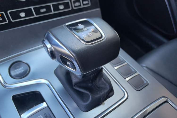 Used Hongqi H5 2020 1.8T Automatic ZhiLian QiYun Edition Gear Lever