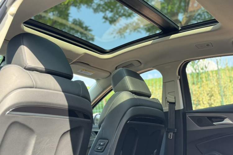 Used Hongqi H5 2020 1.8T Automatic Smart Connect Flagship Edition Interior 3
