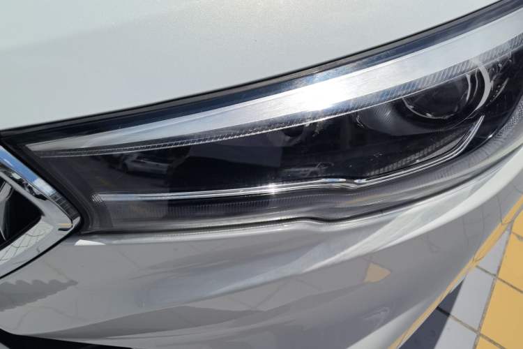 Used Hongqi H5 2020 1.8T Automatic ZhiLian QiYun Edition Left Front Headlight