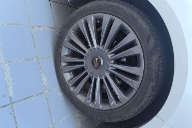 Used Hongqi H5 2020 1.8T Automatic ZhiLian QiYun Edition Left Front Wheel Hub