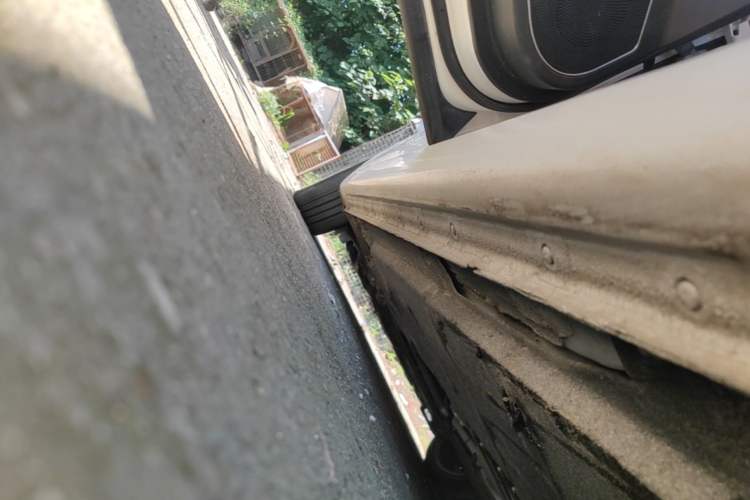 Used Hongqi H5 2020 1.8T Automatic Smart Connect Flagship Edition Left Side Sill