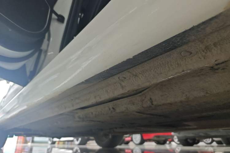 Used Hongqi H5 2020 1.5T DCT Flagship Edition Left Side Sill