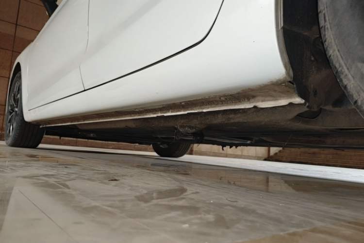 Used Hongqi H5 2020 1.5T DCT Flagship Edition Left Side Sill