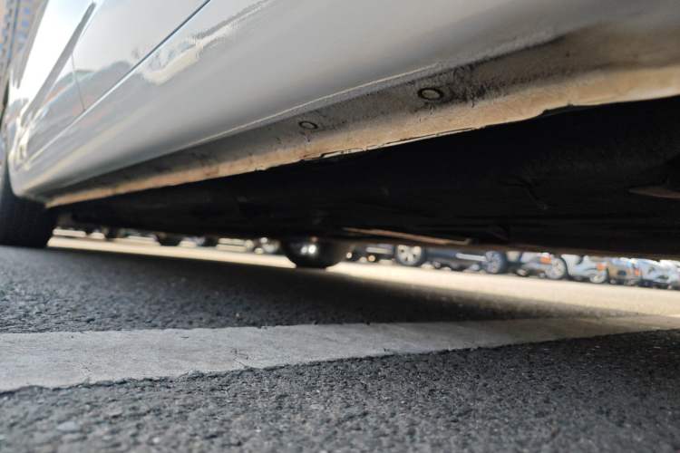 Used Hongqi H5 2020 1.8T Automatic Smart Connect Flagship Edition Left Side Sill