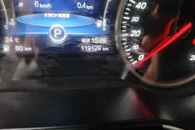 Used Hongqi H5 2020 1.8T Automatic Smart Connect Flagship Edition Odometer Close Up