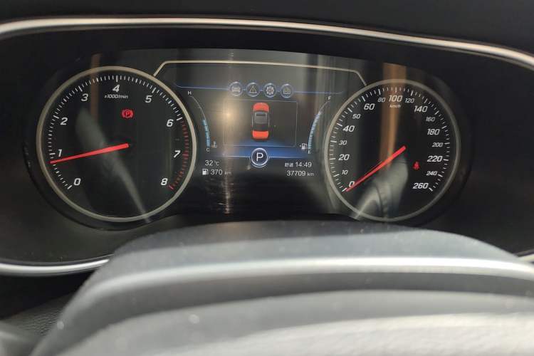 Used Hongqi H5 2020 1.5T DCT Flagship Edition Odometer Close Up