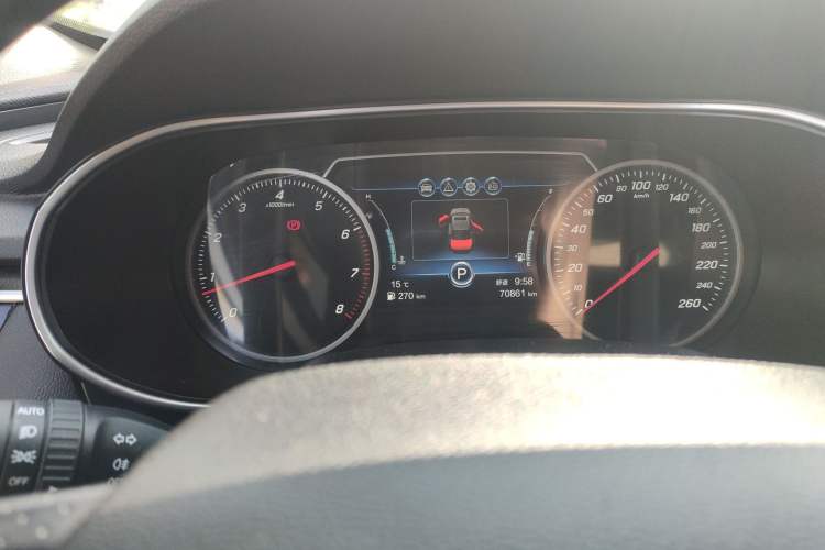 Used Hongqi H5 2020 1.5T DCT Flagship Edition Odometer Close Up