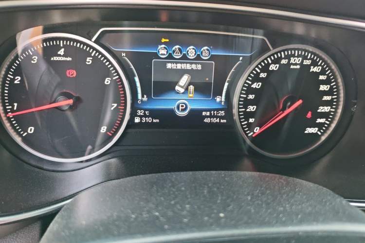 Used Hongqi H5 2020 1.5T DCT Flagship Edition Odometer Close Up