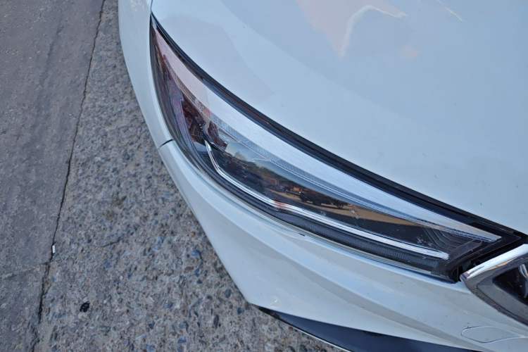 Used Hongqi H5 2020 1.8T Automatic ZhiLian QiYun Edition Right Front Headlight