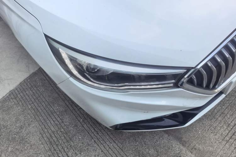 Used Hongqi H5 2020 1.8T Automatic Smart Connect Flagship Edition Right Front Headlight