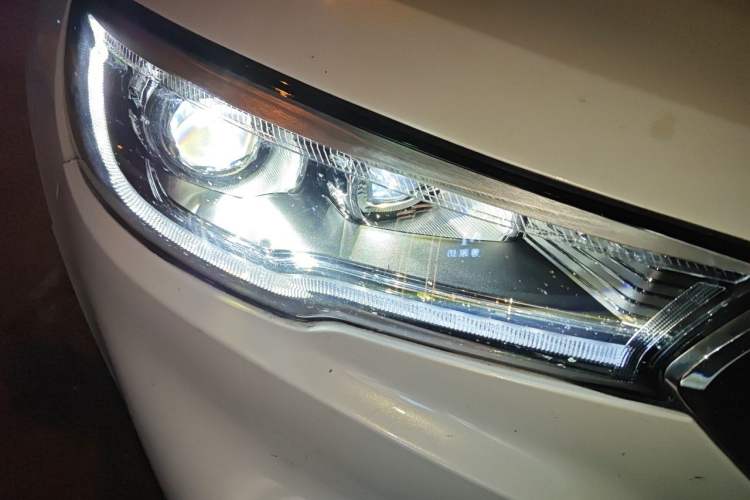 Used Hongqi H5 2020 1.8T Automatic Smart Connect Flagship Edition Right Front Headlight