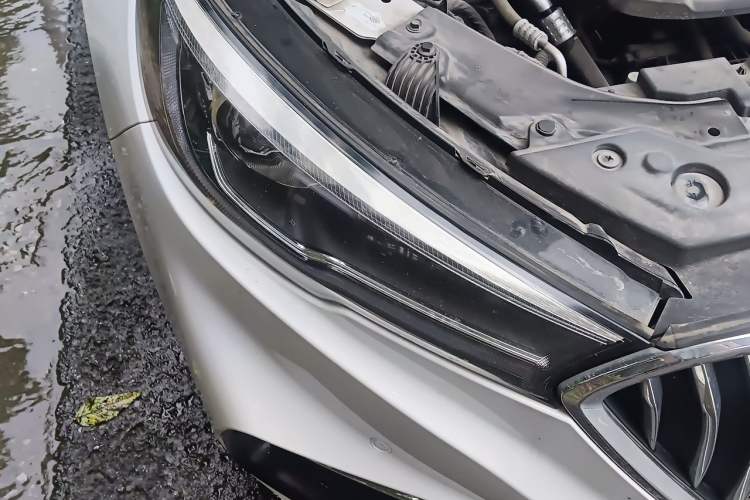 Used Hongqi H5 2020 1.8T Automatic Smart Connect Flagship Edition Right Front Headlight