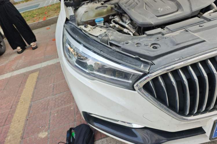 Used Hongqi H5 2020 1.8T Automatic ZhiLian QiYun Edition Right Front Headlight