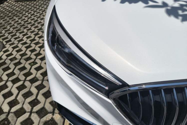 Used Hongqi H5 2020 1.8T Automatic Smart Connect Flagship Edition Right Front Headlight