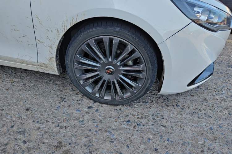 Used Hongqi H5 2020 1.8T Automatic ZhiLian QiYun Edition Right Front Wheel Hub