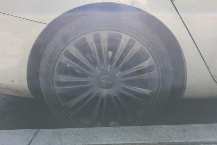 Used Hongqi H5 2020 1.8T Automatic Smart Connect Flagship Edition Right Front Wheel Hub