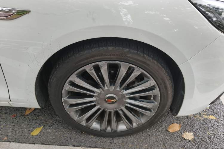 Used Hongqi H5 2020 1.8T Automatic Smart Connect Flagship Edition Right Front Wheel Hub