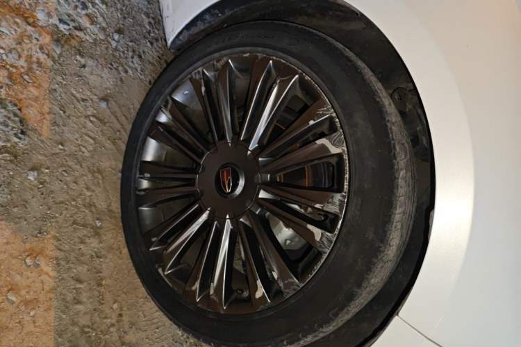 Used Hongqi H5 2020 1.8T Automatic Smart Connect Flagship Edition Right Front Wheel Hub