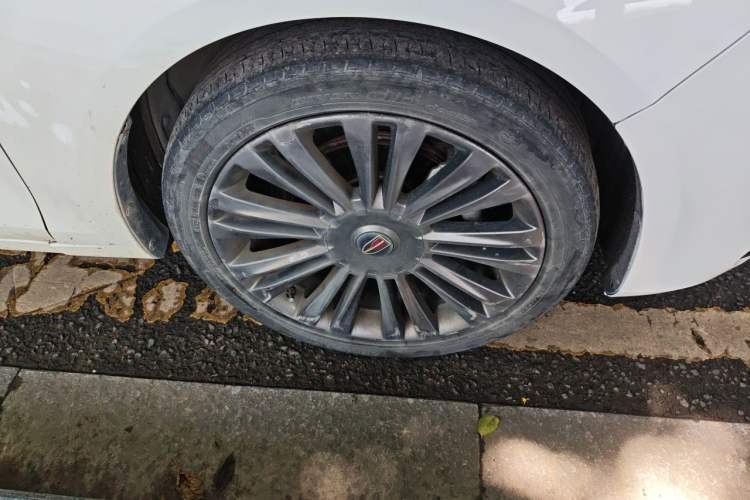 Used Hongqi H5 2020 1.5T DCT Flagship Edition Right Front Wheel Hub