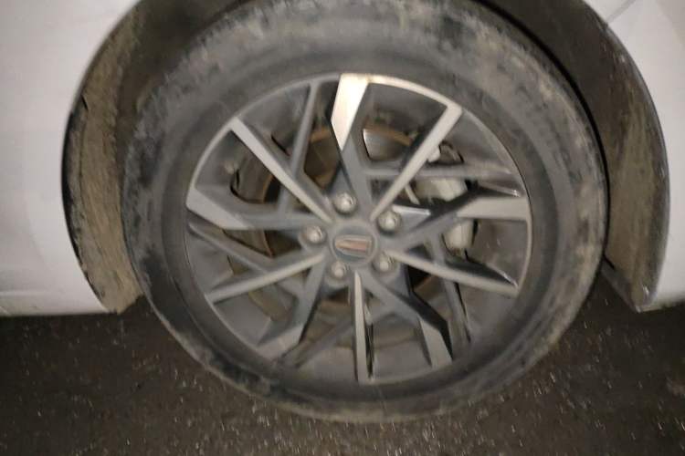 Used Hongqi H5 2020 1.5T DCT Flagship Edition Right Front Wheel Hub