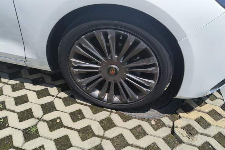 Used Hongqi H5 2020 1.8T Automatic Smart Connect Flagship Edition Right Front Wheel Hub