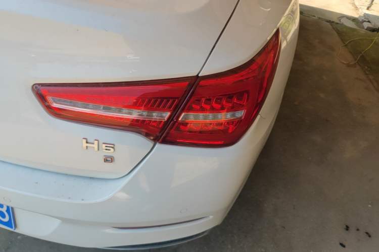 Used Hongqi H5 2020 1.8T Automatic Smart Connect Flagship Edition Right Rear Taillight