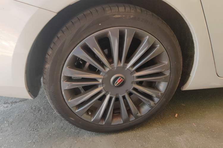 Used Hongqi H5 2020 1.8T Automatic Smart Connect Flagship Edition Right Rear Wheel Hub