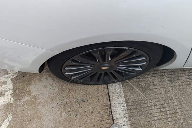 Used Hongqi H5 2020 1.8T Automatic Smart Connect Flagship Edition Right Rear Wheel Hub