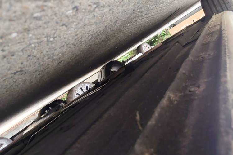 Used Hongqi H5 2020 1.8T Automatic Smart Connect Flagship Edition Right Side Sill