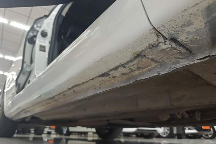Used Hongqi H5 2020 1.5T DCT Flagship Edition Right Side Sill