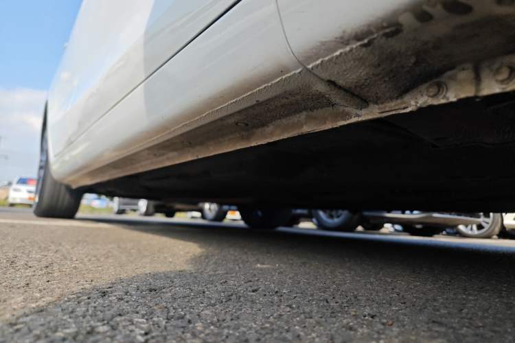 Used Hongqi H5 2020 1.8T Automatic Smart Connect Flagship Edition Right Side Sill