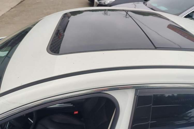 Used Hongqi H5 2020 1.8T Automatic Smart Connect Flagship Edition Roof