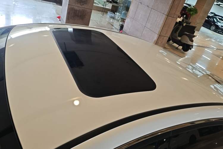 Used Hongqi H5 2020 1.5T DCT Flagship Edition Roof