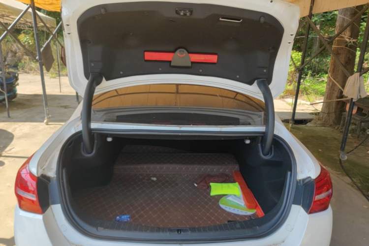 Used Hongqi H5 2020 1.8T Automatic Smart Connect Flagship Edition Trunk