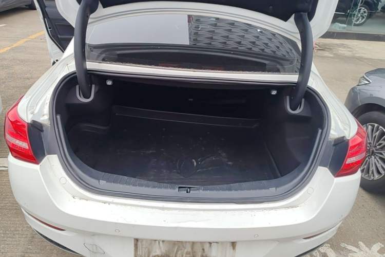 Used Hongqi H5 2020 1.8T Automatic Smart Connect Flagship Edition Trunk