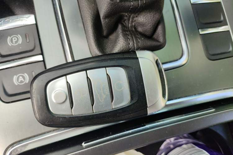 Used Hongqi H5 2020 1.5T DCT Flagship Edition Vehicle Key