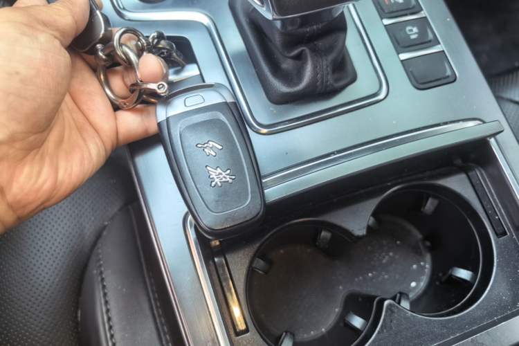 Used Hongqi H5 2020 1.8T Automatic Smart Connect Flagship Edition Vehicle Key