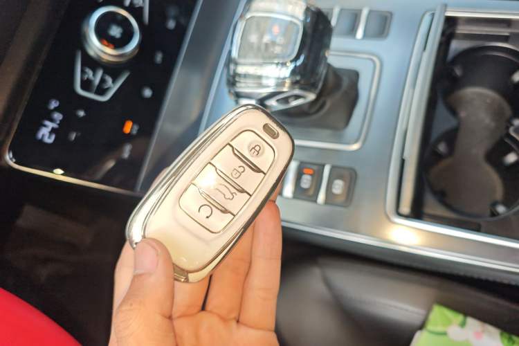Used Hongqi H5 2020 1.8T Automatic ZhiLian QiYun Edition Vehicle Key