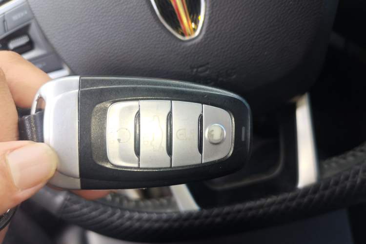 Used Hongqi H5 2020 1.8T Automatic ZhiLian QiYun Edition Vehicle Key