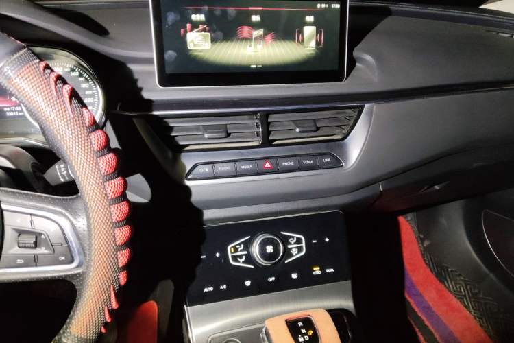 Used Hongqi H5 2020 1.5T DCT Flagship Edition Audio And AC Panel