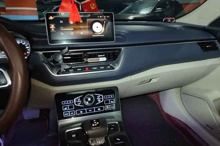 Used Hongqi H5 2020 1.8T Automatic Smart Connect Flagship Edition Audio And AC Panel