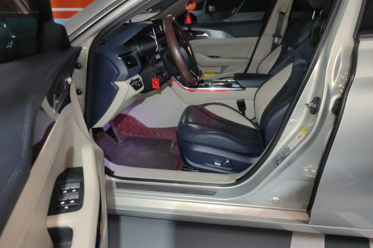 Used Hongqi H5 2020 1.8T Automatic Smart Connect Flagship Edition Driver Seat