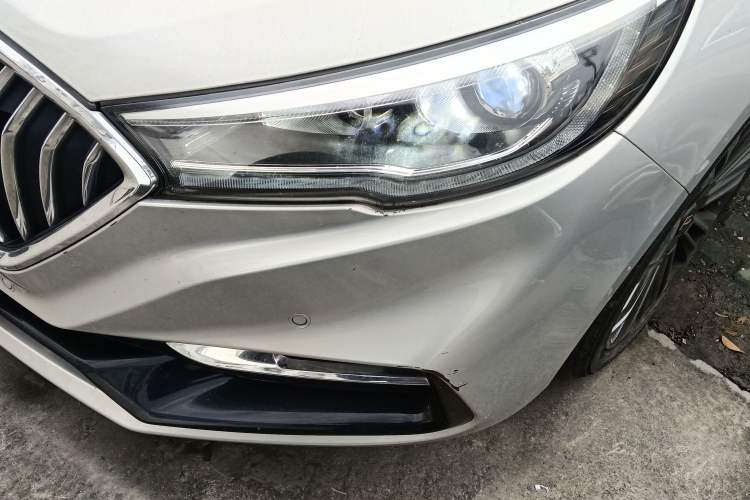 Used Hongqi H5 2020 1.8T Automatic Smart Connect Flagship Edition Left Front Headlight