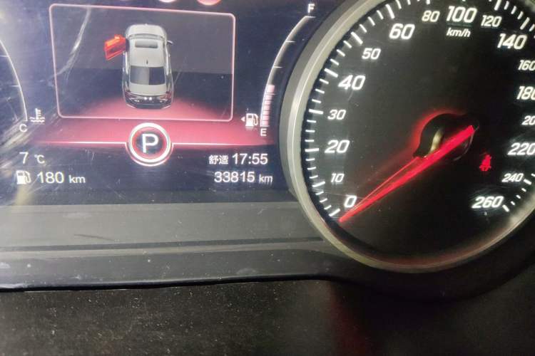 Used Hongqi H5 2020 1.5T DCT Flagship Edition Odometer Close Up
