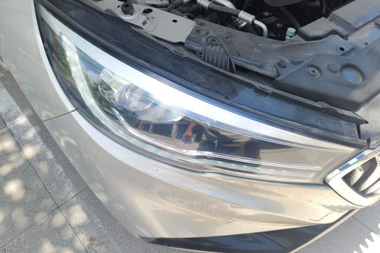 Used Hongqi H5 2020 1.8T Automatic Smart Connect Flagship Edition Right Front Headlight