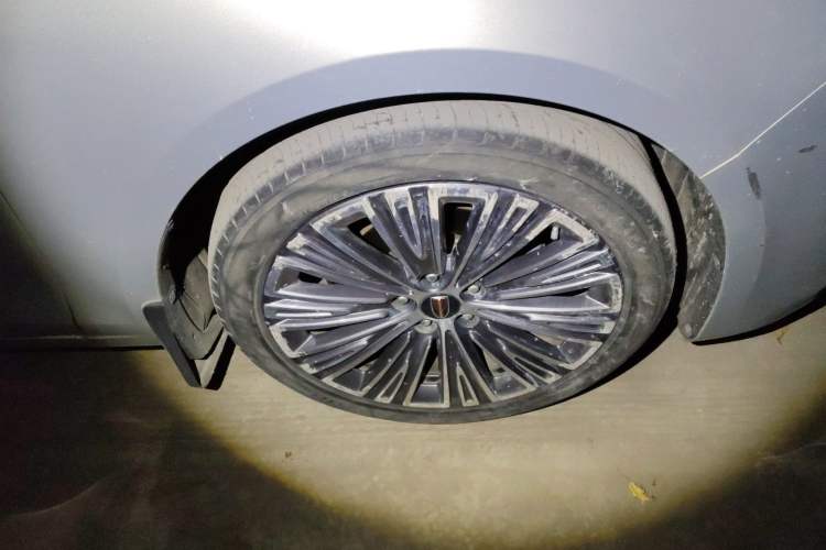 Used Hongqi H5 2020 1.5T DCT Flagship Edition Right Front Wheel Hub