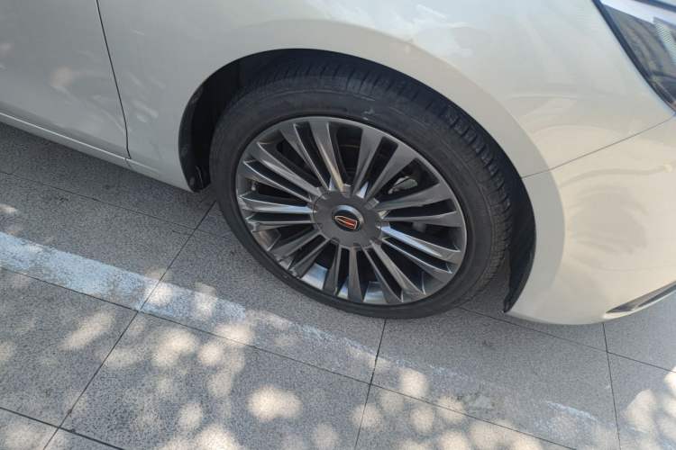 Used Hongqi H5 2020 1.8T Automatic Smart Connect Flagship Edition Right Front Wheel Hub