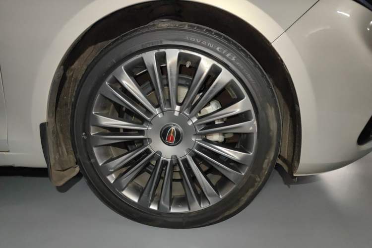 Used Hongqi H5 2020 1.8T Automatic Smart Connect Flagship Edition Right Front Wheel Hub