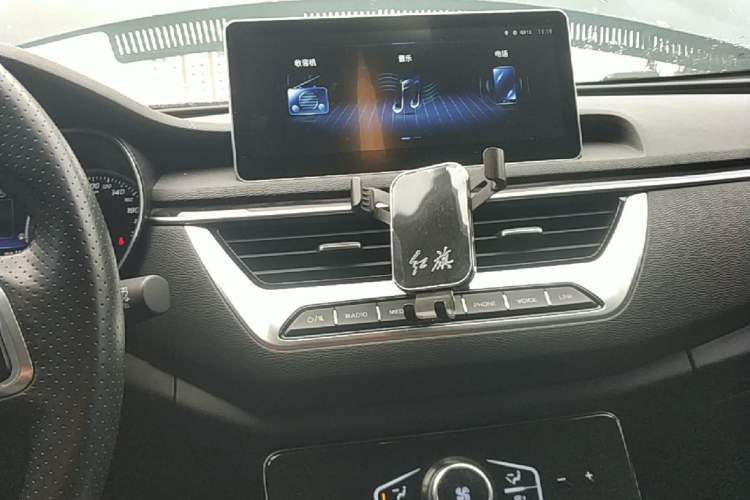 Used Hongqi H5 2022 Classic Model Facelift 1.5T DCT Qiyun Edition Audio And AC Panel