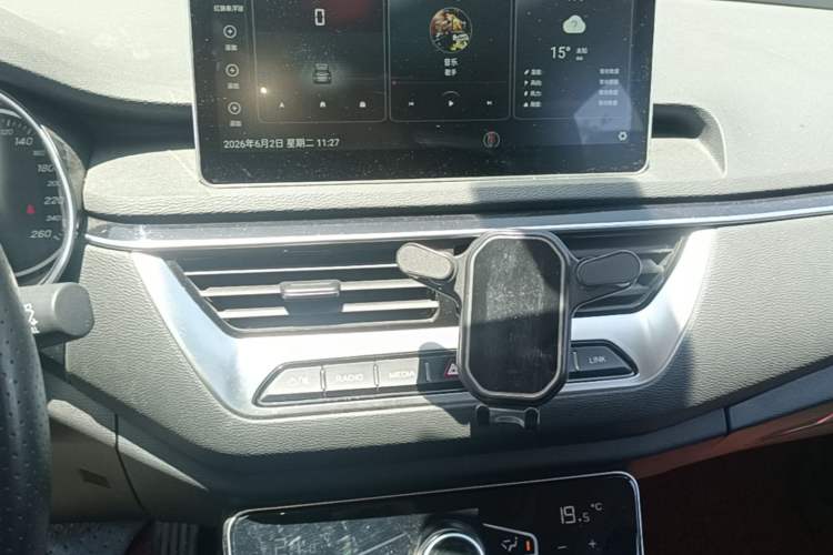 Used Hongqi H5 2022 Classic Model Facelift 1.5T DCT Qiyun Edition Audio And AC Panel